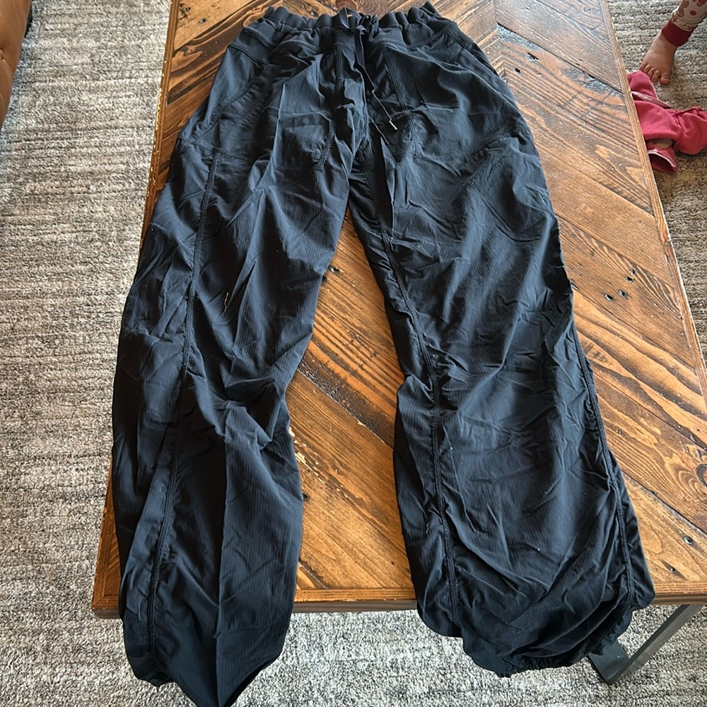 Women’s lululemon track pant. Size 10. Excellent used condition.